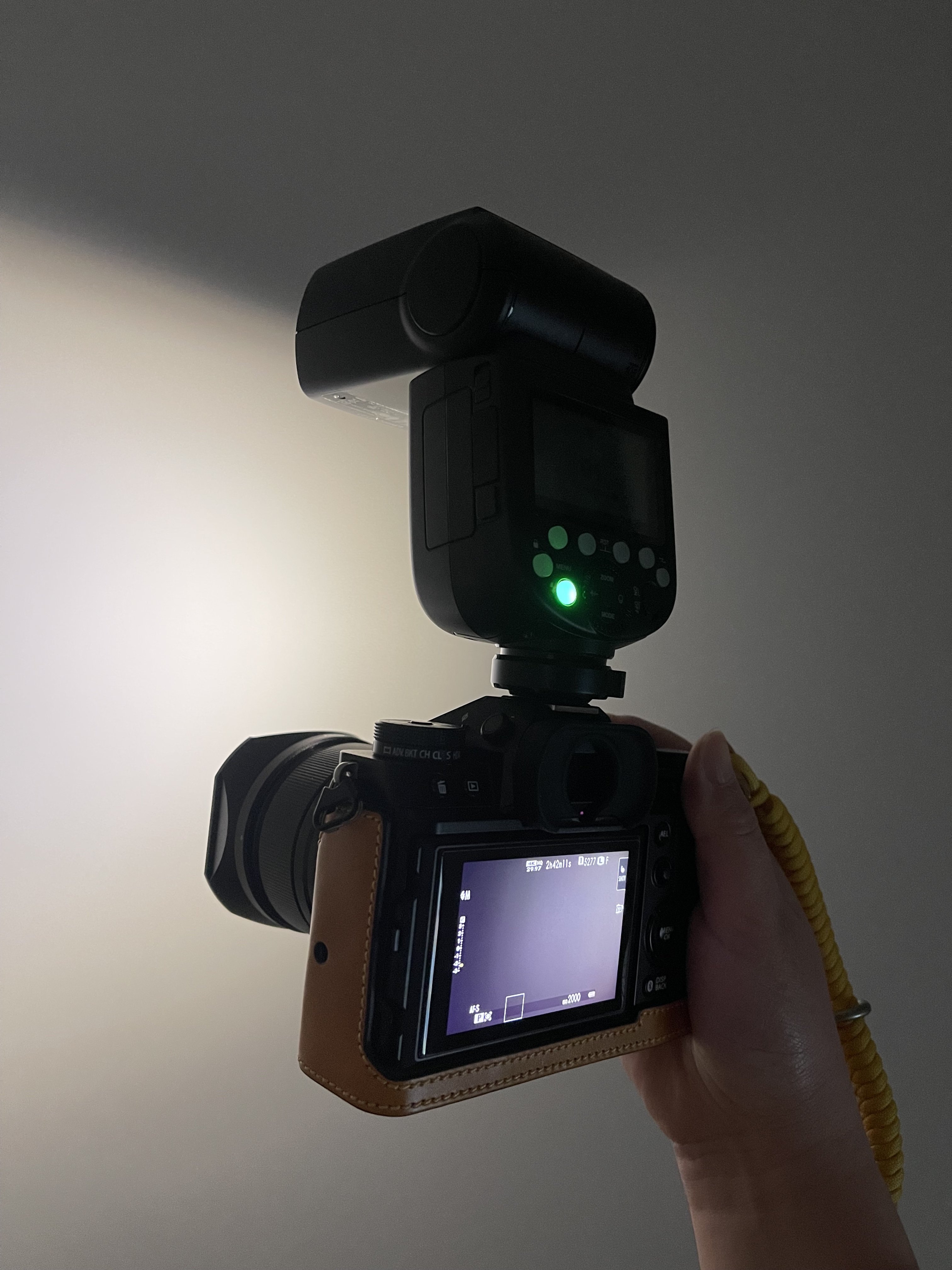 索尼版】Godox神牛V860III三代专业闪光灯TTL相机摄影机顶适配a7m4 / a6700 /a6000 /s3 /a93 860二代评价-  淘宝网