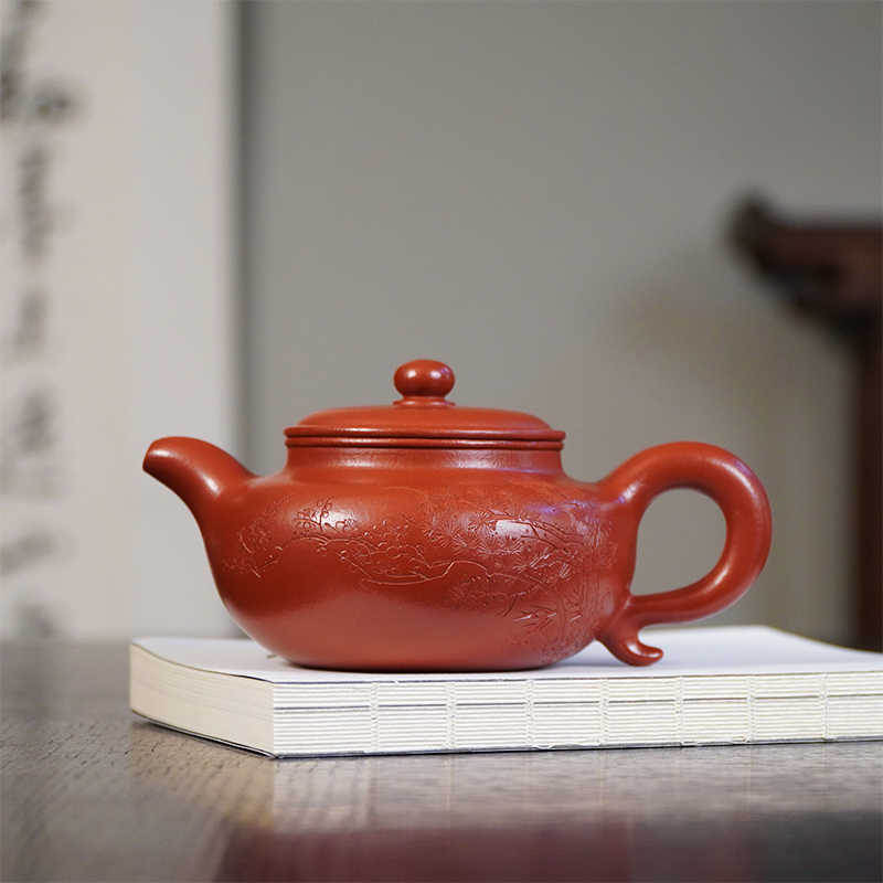 旧蔵出 底槽清 松竹梅紫砂壺 底款：何道洪 中国古美術 宜興 朱泥 急須 茶壺 旧蔵出 底槽清 松竹梅紫砂壺 底款：何道洪 中国古美術 宜興 朱