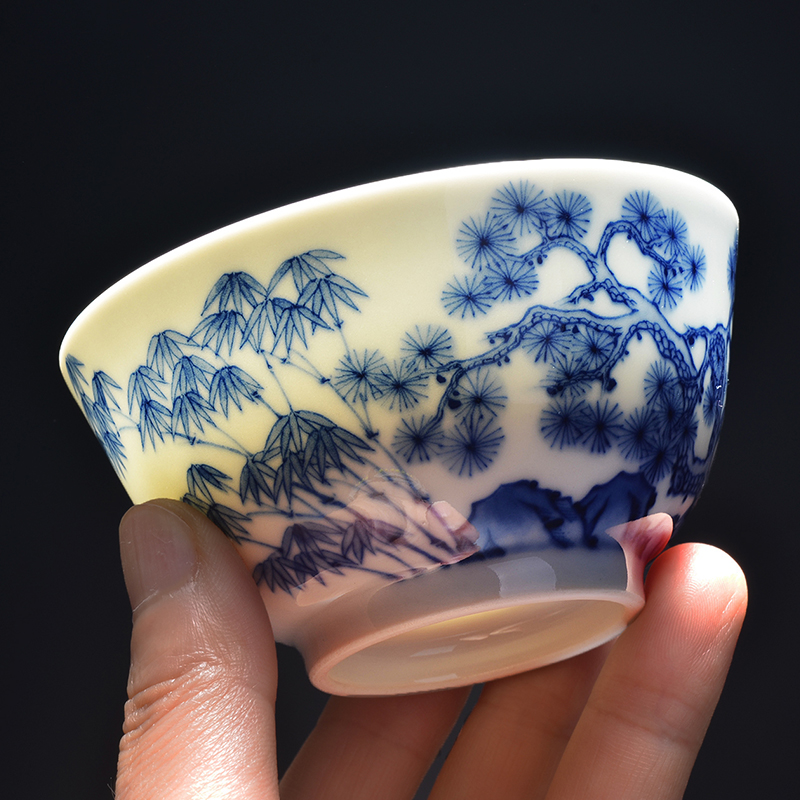 Grid kiln blue and white pine, bamboo, plum, cold, three friends, open cup, tea cup, master cup, single cup of kung fu tea set