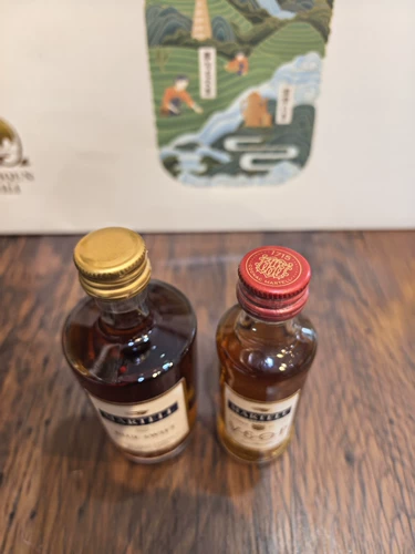 Перенесите право забрать, 2 маленькие винные версии Martell