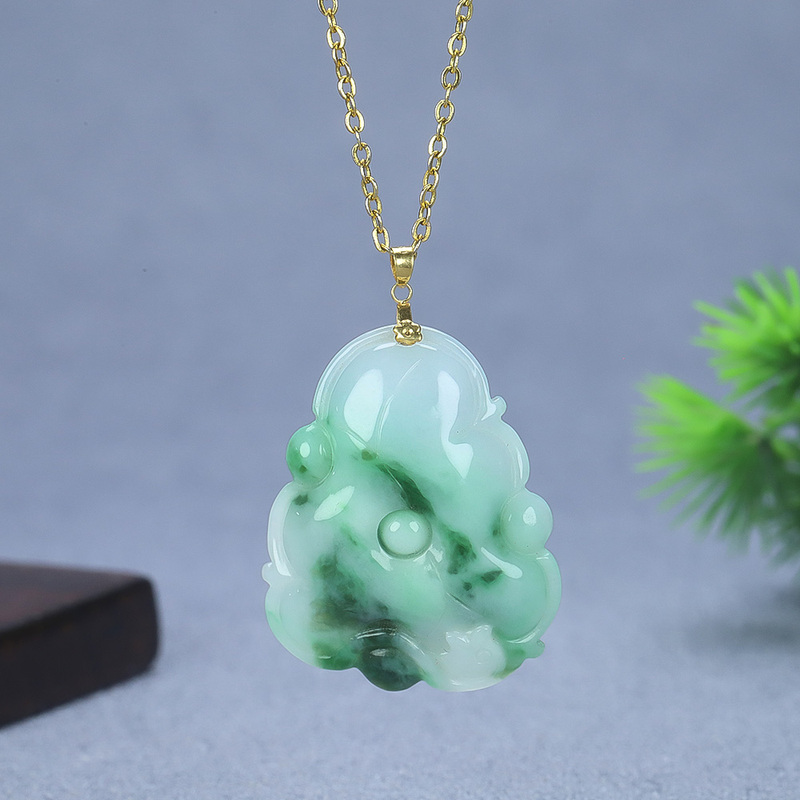 Price Reduction Auction: 18K Gold Clasp with Natural Burmese Jade Ice-Type Green Leaf-Shaped Fish Pendant 8.2803g