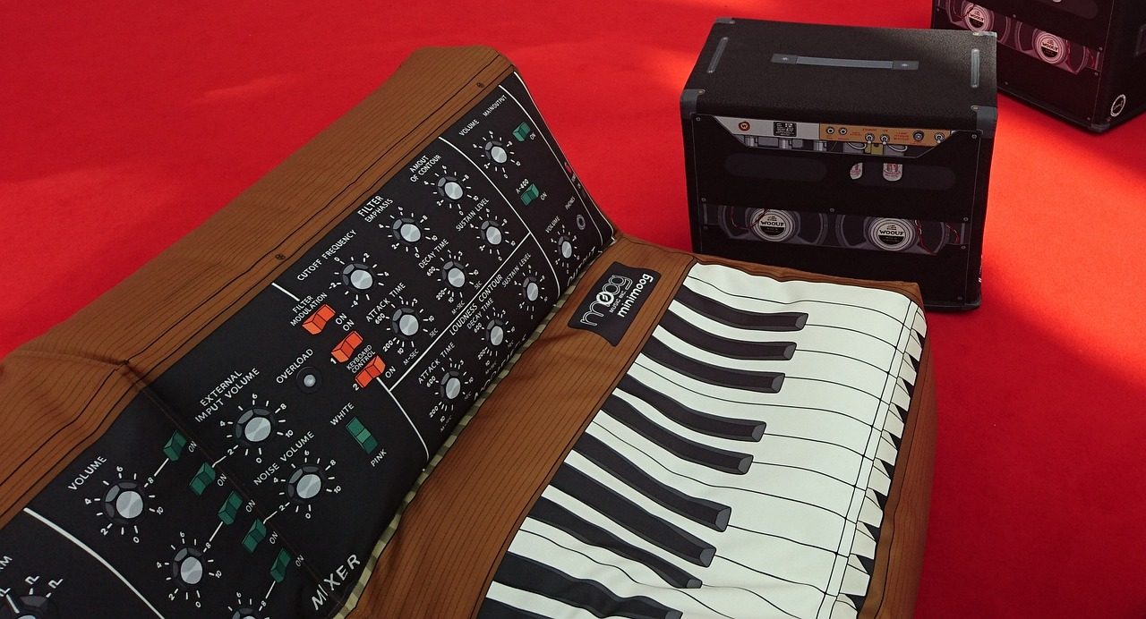 who invented synthesizer