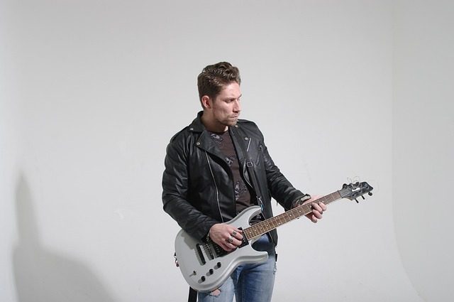 how to change guitar strings acoustic