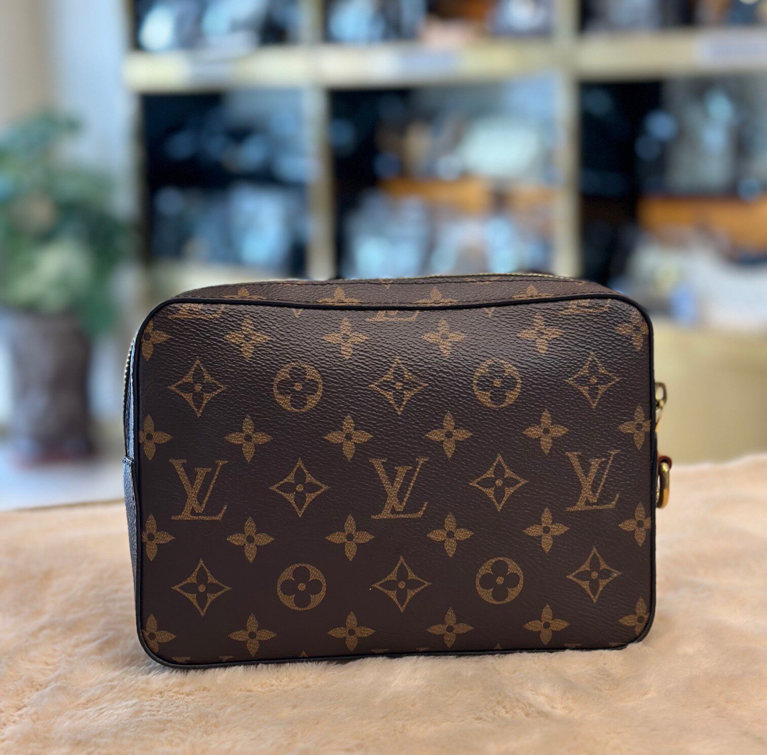 Клатч 【99新】lv路易威登soft trunk pouch老花手拿包男包女包正品包包 Louis Vuitton