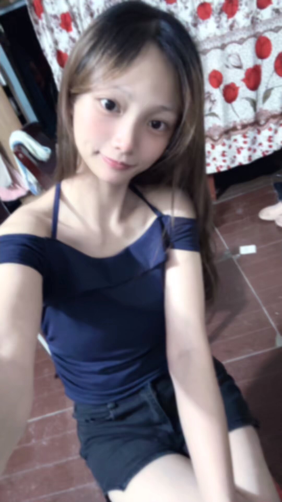 玖绪夏季辣妹挂脖T恤 一字肩露肩设计小露性感 短款紧身勾勒腰线 纯欲风满满