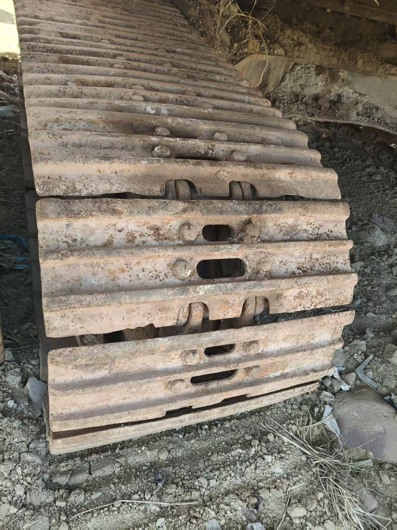 4月1日凉山彝族自治州沃尔沃EC240BLC型履带式液压挖掘机一台网络拍卖公告