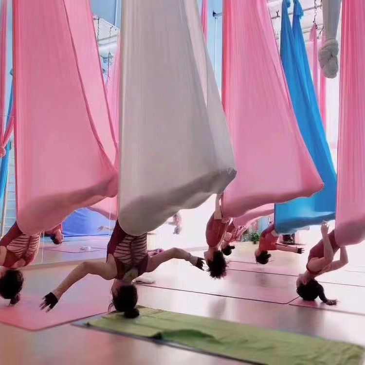 空中瑜伽吊床家用反重力瑜伽馆专用微弹力悬挂训练带，解锁你的空中瑜伽新技能！