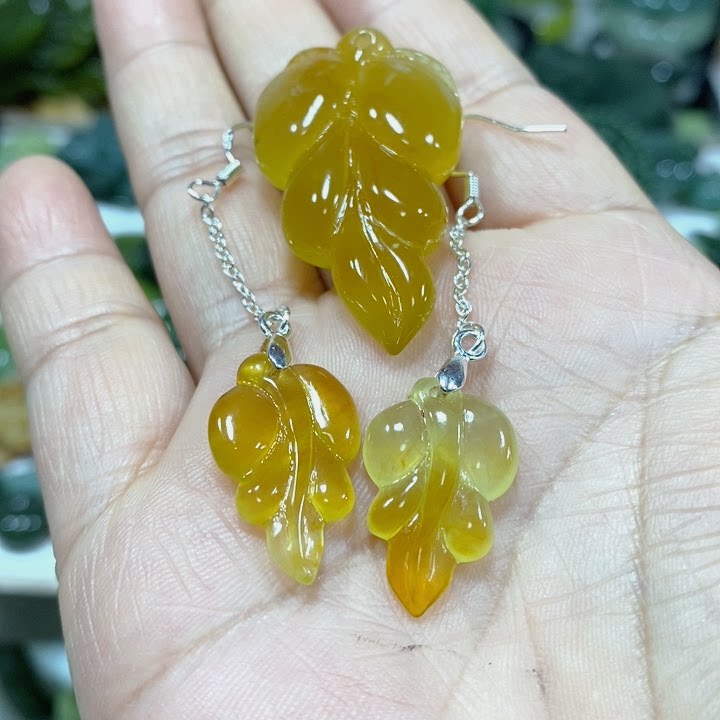 Natural Xiu jade pendant earbuke with leaves with leaves flower jade