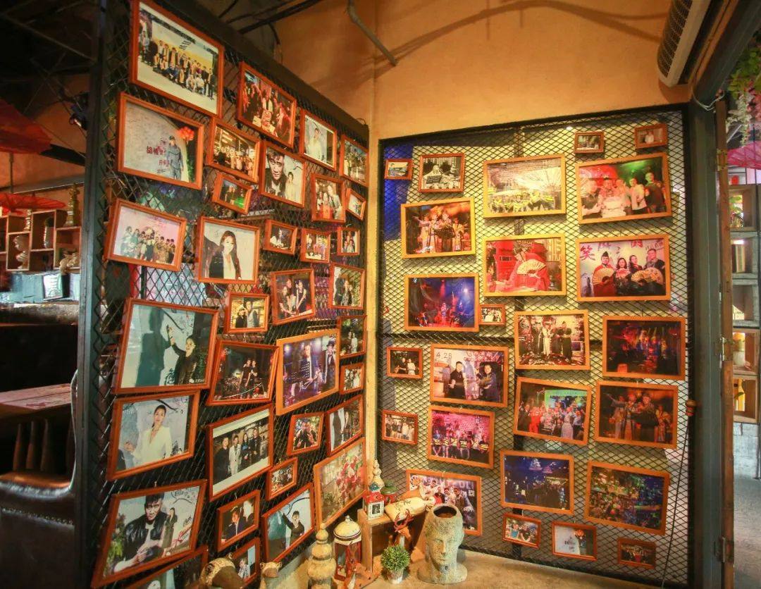 retro 80s party playlist and photo wall