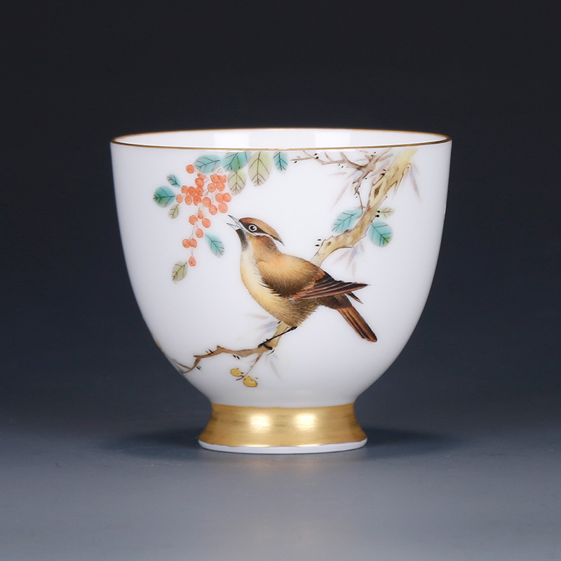 The Mao Memorial Hall uses the hand-painted works of Yuan Shufan, the creator of porcelain and a master of provincial craftsmanship, holding a cup and a teacup
