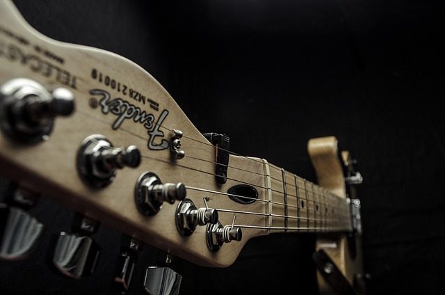 how many strings bass guitar