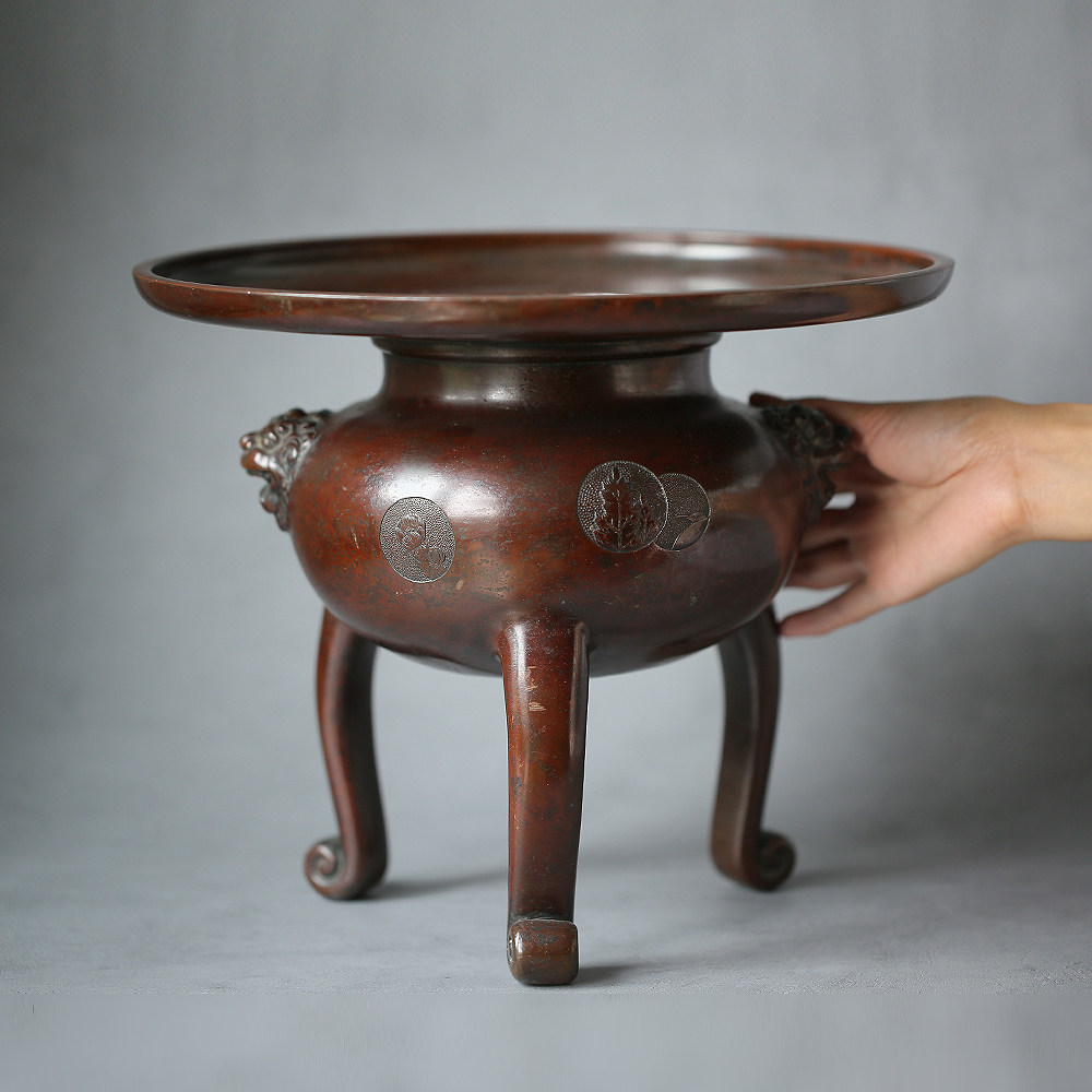 Japanese era Things Old Spot Bronze Lion Ears Chisel Engraved Three Foot Thin End Retool in the inscription