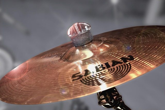 how to play the drum