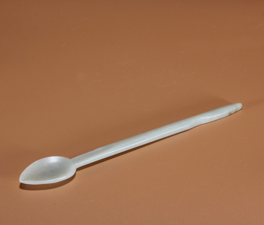 Hetian Jade Ruyi Shaped Teaspoon Wenwan Wenfang Decoration Ruiping A2616