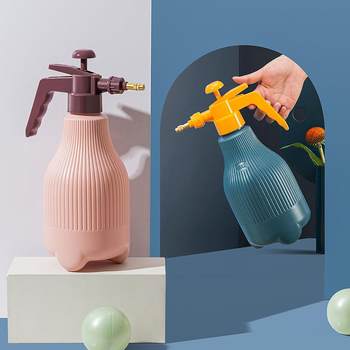 Nordic contrasting watering plastic watering can home gardening air pressure watering sprayer sprayer watering watering can