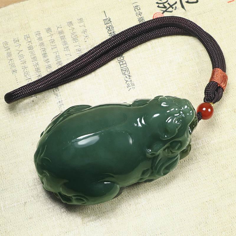 五毒黄龙玉手链：融合传统与时尚的玉雕珍品