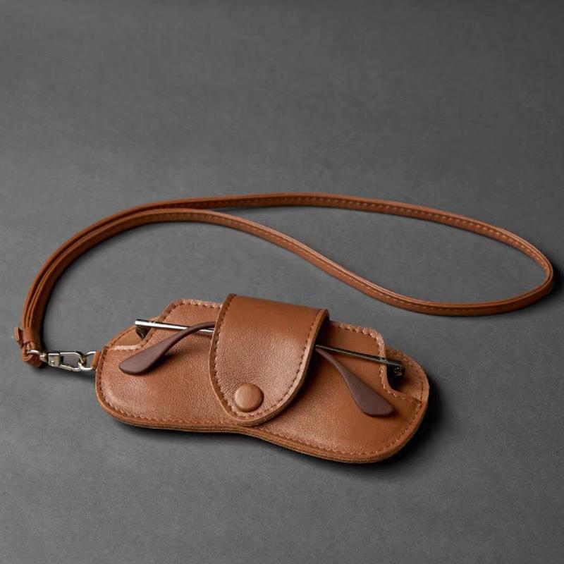 Japanese Imported Classic Leather Eyewear Pouch Pu Leather Outdoor Portable Sunglasses Storage Bag Neck-Hanging Sunglasses Case Japanese Imported Classic Leather Eyewear Pouch Pu Leather Outdoor Portable Sunglasses Storage Bag Neck-Hanging Sunglasses Case