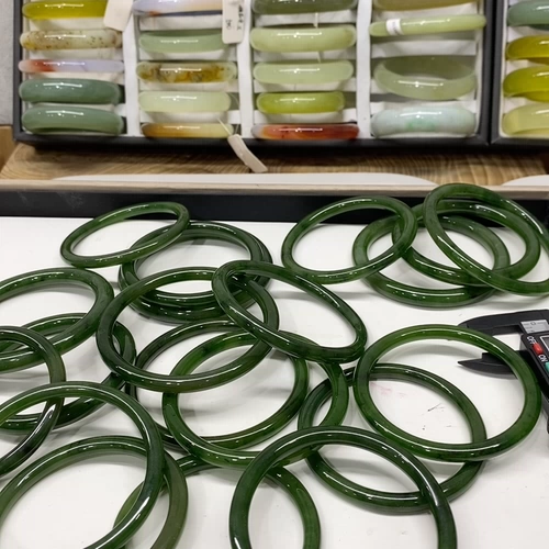 Яшма из округа Хотан, браслет