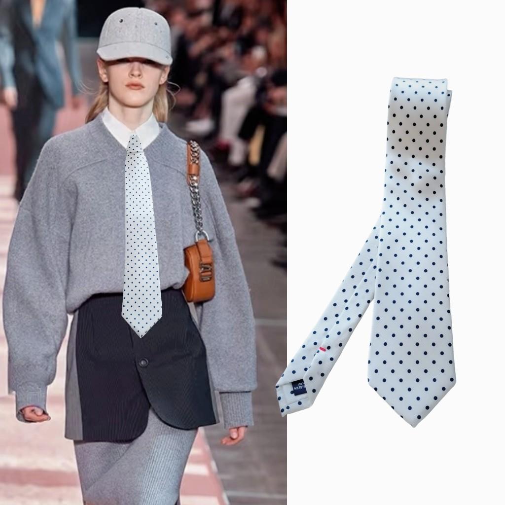 DIY new style polka dot tie, white base, navy blue polka dot jacquard, hand-stitched, high-quality and stylish.