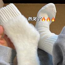 Thick wool socks for women spring and autumn white mid-tube plus velvet thickened and warm winter home sleeping furry confinement socks