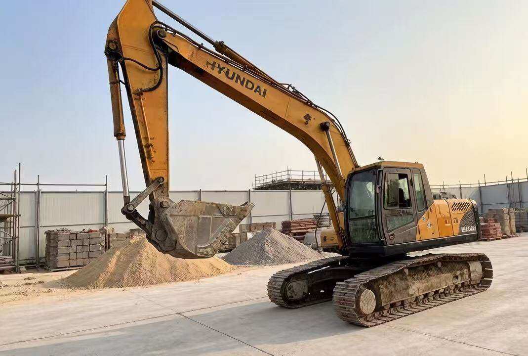 3月30日重庆现代225挖掘机网络拍卖公告