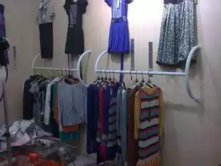 Iron clothing display rack hanger clothing clothing props on the wall side hanging clothing rack wall hanging clothing store shelves