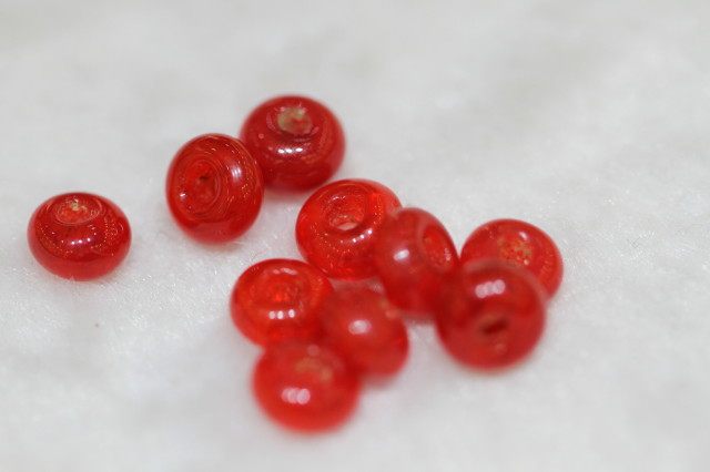 Tibetan Buddhist beads accessories Republic of China red glazed spacer, the opposite hole is 0.4cm, the diameter is 0.75cm