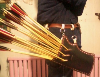 Bathuru black face white riveting cow leather clear cystic arrow sack