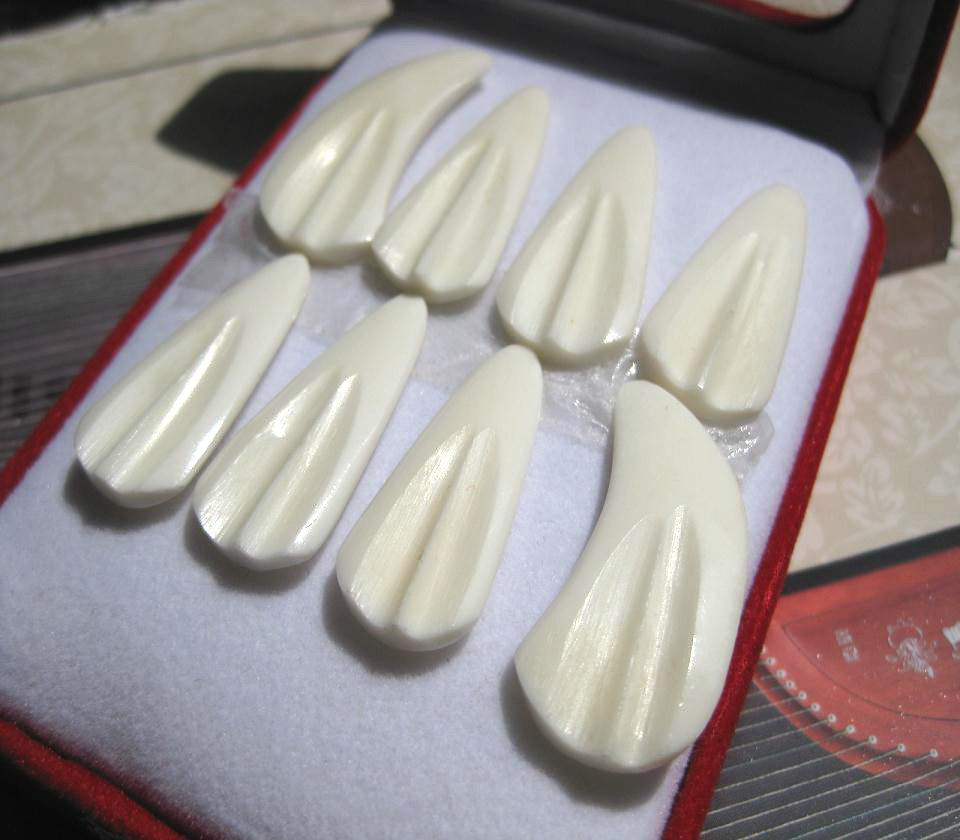 Natural raw material professional playing with ribbed double sink groove guzheng nails 8 pieces to send boxed hand-polished