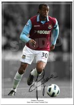 #Piyonne Frederic Piquionne sign up for a photo