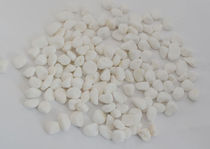 Factory direct sales white small stone goldfish tank aquarium landscaping decorations gardening supplies 10 yuan 1000 grams