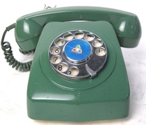 Green dial old phone around 80s (movie and TV props for rent per day 3 0 yuan)