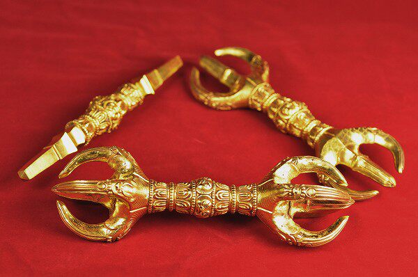 Tang Mi Dharma Device Dong Mi Dharma Device True Word Dharma Device Tang Mi Vajra Pestle True Word Dharma Vajra Vajra gilt three-piece set