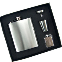 Holiday gift 7 oz 304 stainless steel wine bottle waterproof 10000 matches portable wine bottle gift box