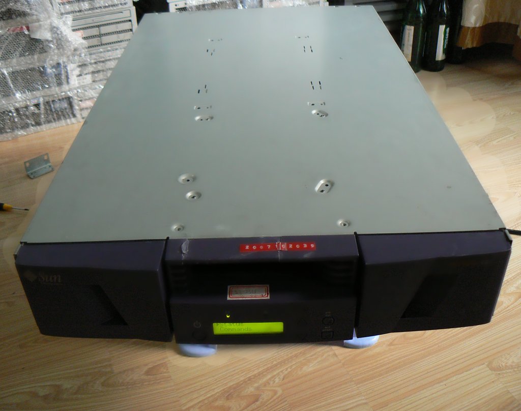 Sun Storidge C2 with library SG-XAuto16LTO3-C2 16-slot LTO3.