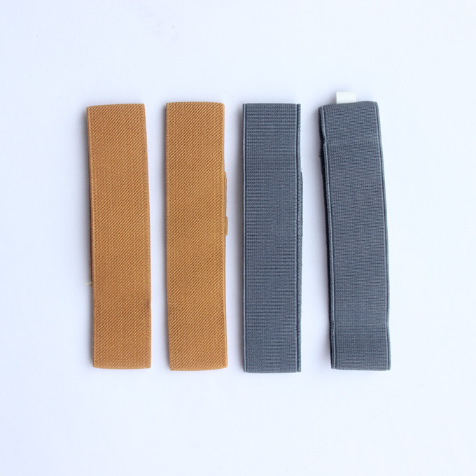 Monk - sock binds legs rubber and tied legs tied with dust - card clothes and monk - clothes and shoes