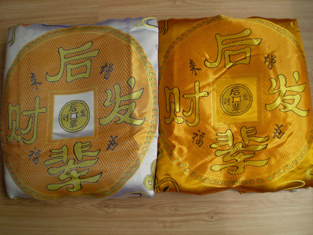 Life is covered with a full set of golden cover silver True silk Sou is enlarged with thickened Funeral Supplies for the elderly to be washed up for life bedding