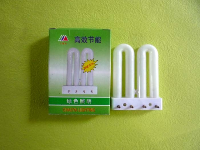 Four-pin pure three-color energy-saving ceiling kitchen and bathroom row plug-in lamp bulb 9W34W