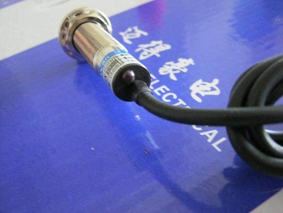 Original proximity switch sensor LJ12A3-4-Z CY DC four-wire PNP one open one closed M12