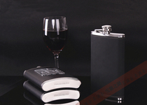 Thickened mens gift 10 oz 304 wine set outdoor portable leather bag straight grain stainless steel flask large flask