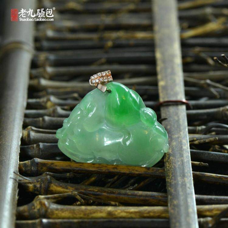 (Fu Lu Shou) Laokeng Nuo Ice Floating Sun Green A Emerald Pendant Deer Bat Peach Carving 13 5g
