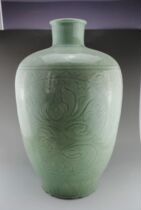 Yuanlongquan celadon winding pattern plum bottle