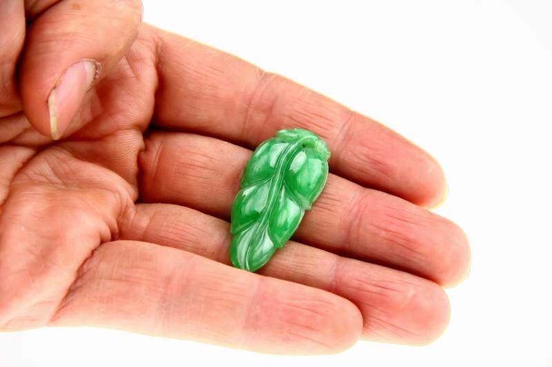 (Treasure Court)Jade leaf-shaped pendant Myanmar Jade Daye Chengcheng Pendant Jade Daye Chengcheng pendant