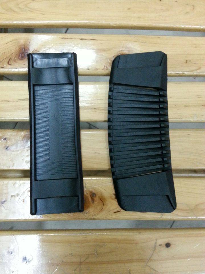 Manufacturer direct sales black shoulder strap cushion PVC soft rubber computer bag cushion webbing shoulder cushion 40MM anti-slip cushion bag shoulder cushion