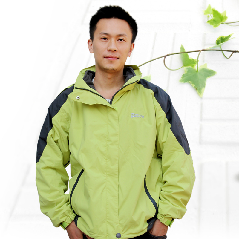 Outdoor storm jacket grabbing fleece jacket two-piece spring and autumn couples full waterproof full pressure rubber camping hiking and climbing