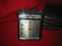 (collectibles) Early in the country-8 days 15 drill fine horse travel alarm clock (collectible)