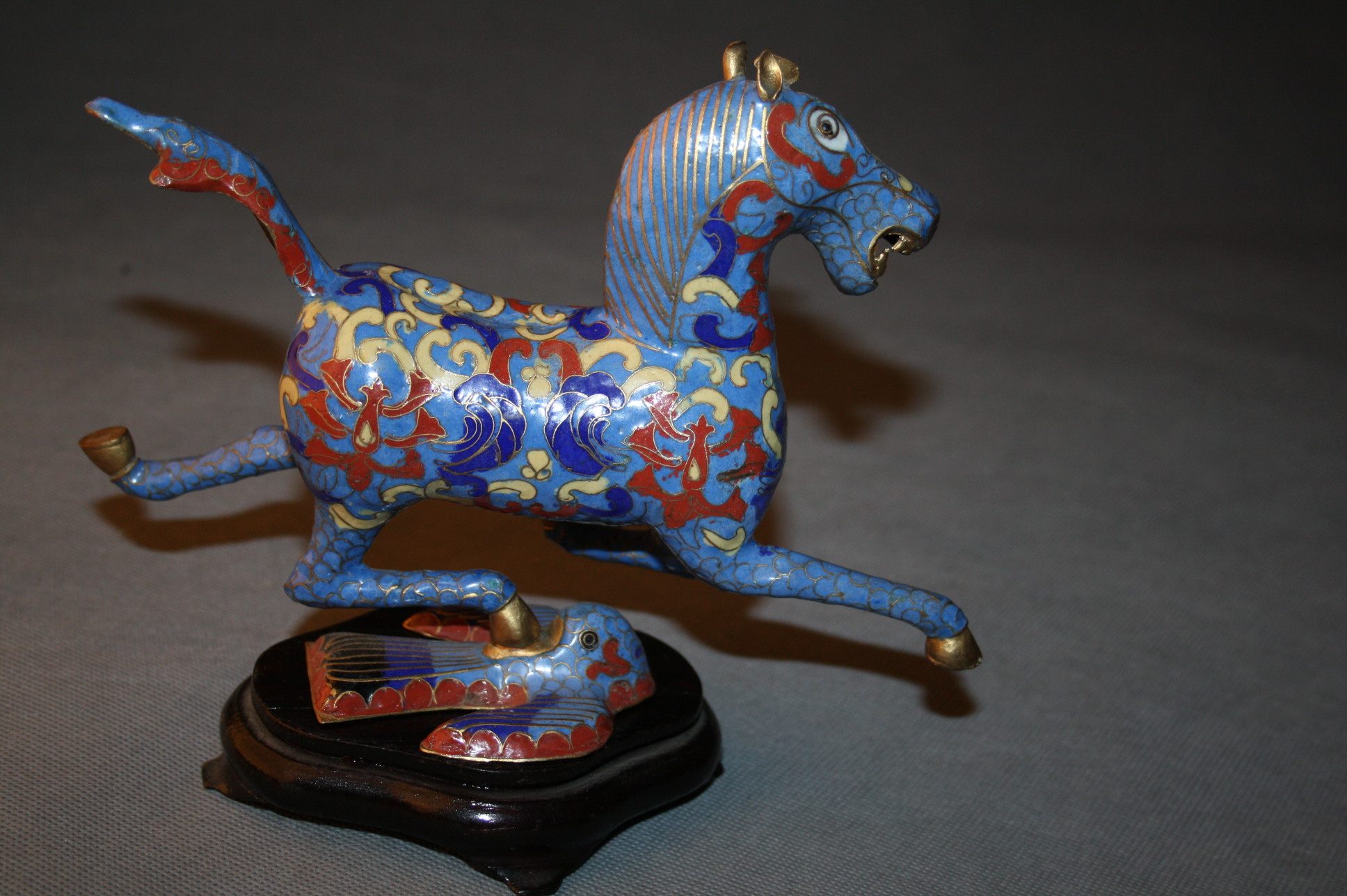 Authentic Beijing copper tire filigree gold-plated old cloisonne horse in the 1970s