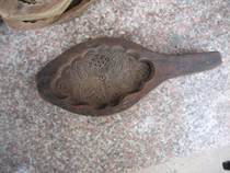 Shandong folk collection entertainer sculpted to make pastry pasta food mold culture exhibition wood carving lotus picture