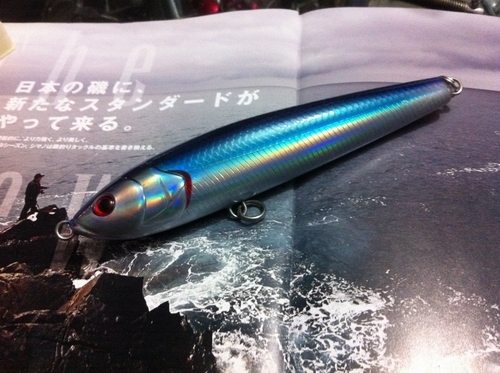 Dalian Hongxing independently developed the heavy Lu Yabo climbing pencil bait GT Niugang golden gun and opened its own mold