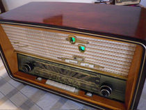 Rare European Double Cats Eye Tube Radio 4 speakers 10 tubes